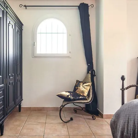 Detached In Beautiful * Carcasona