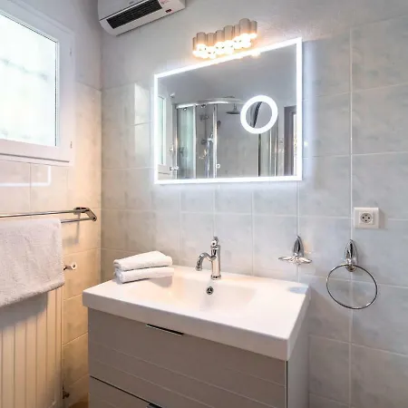 Detached In Beautiful * Carcasona