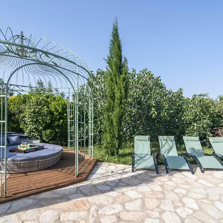 Detached In Beautiful Villa *